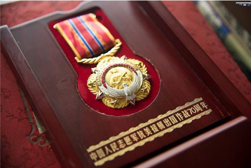 商委委托国药集团为抗美援朝出国作战的老同志 颁发纪念章